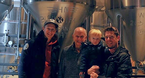 Brouwers Rob Bennis, Henri van de Broek en Rick van de Broek, van West-Friese brouwerij Hoorns Nat