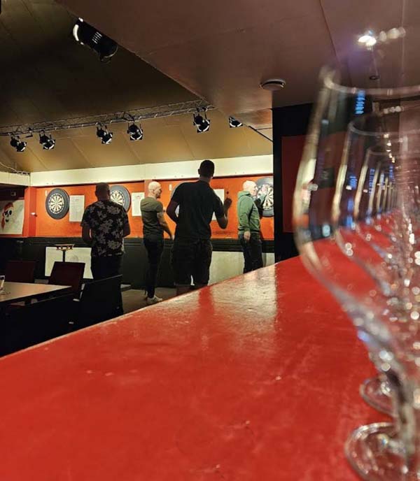 Bier en darten: goede combi!