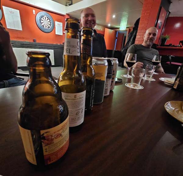 Gezelligheid tijdens een bierproeverij op maat