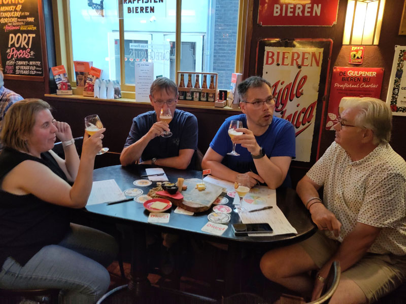 Niets zo gezellig als met elkaar bier proeven