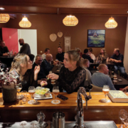 bierproeverij-de-golle-friesland-01 Biersommelier Arjan Jonker tijdens een historische bierproeverij in Friesland