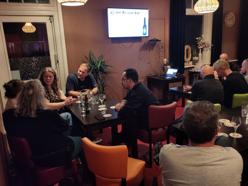 Een historische bierproeverij in Friesland, gegeven door biersommelier Arjan Jonker