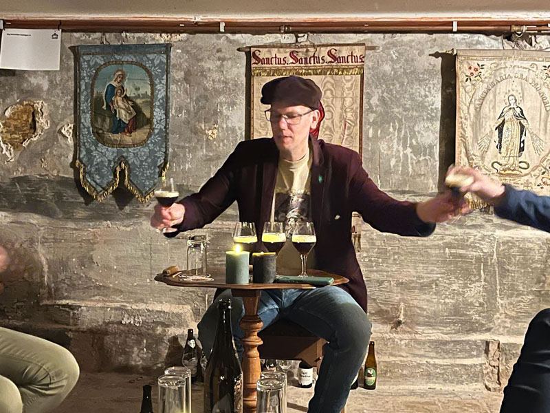 Geef de bieren maar door, bij deze bierproeverij over kloosterbieren