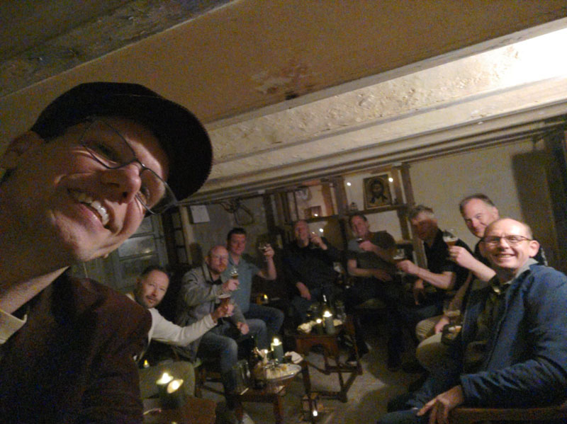 Bier is samen genieten, bijvoorbeeld bij een bierproeverij in Wervershoof...