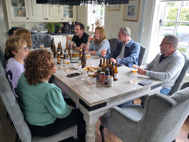 Historische bierproeverij in Venhuizen in volle gang