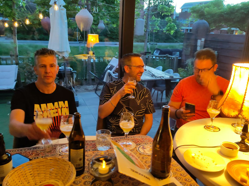 Lol tijdens een bierproeverij in Enkhuizen