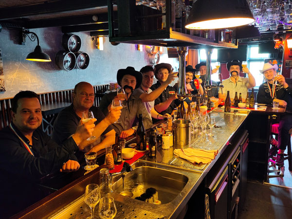 Proost. mannen! Een vrijgezellenfeest met bierproeverij