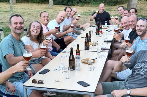 Bierproeverij in Rijsenhout, bij de brandweerkazerne