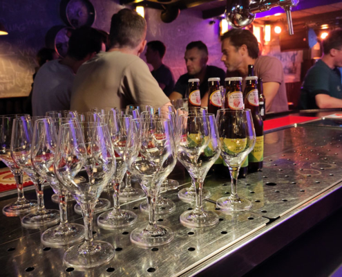 Een vrijgezellenfeest met bierproeverij in Wervershoof, West-Friesland